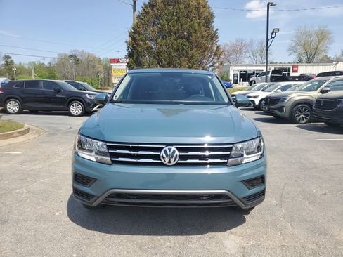 Used 2021 Volkswagen Tiguan SE w/ Panoramic Sunroof Package image 2