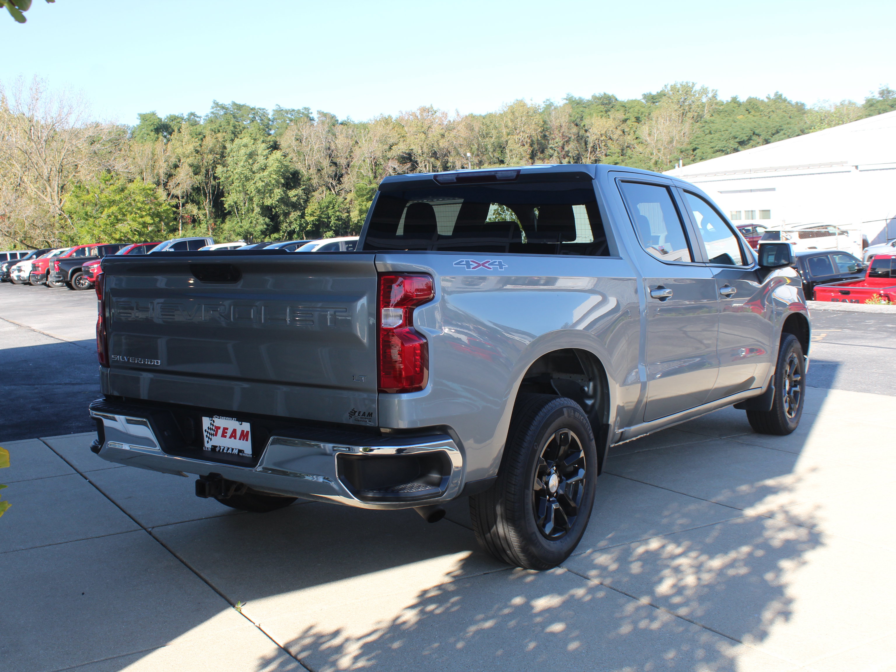 Used 2023 Chevrolet Silverado 1500 LT AWD/4WD image 6