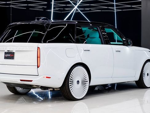 Used 2026 Land Rover Range Rover Long Wheelbase SE image 17