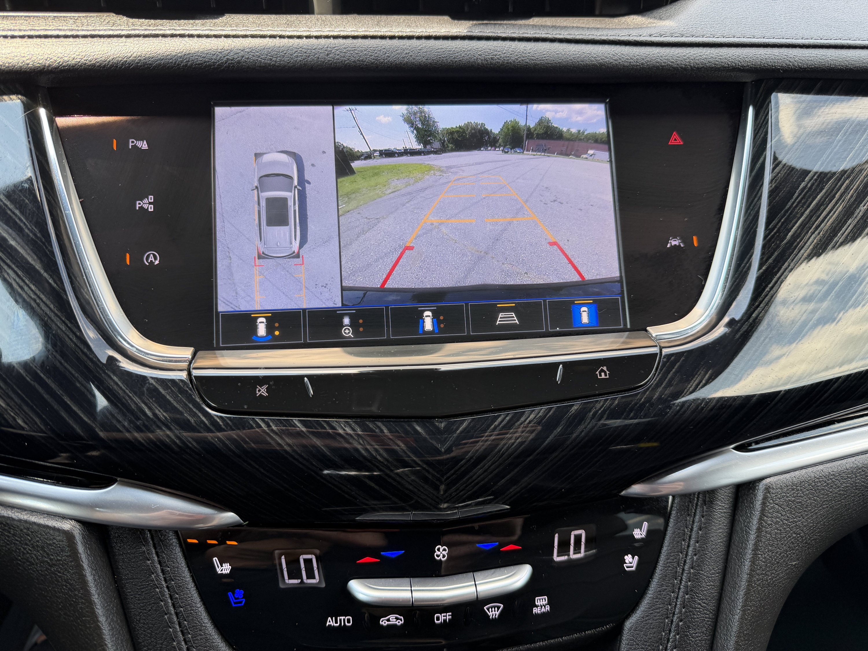 Used 2024 Cadillac XT6 Premium Luxury w/ Technology Package AWD/4WD image 12