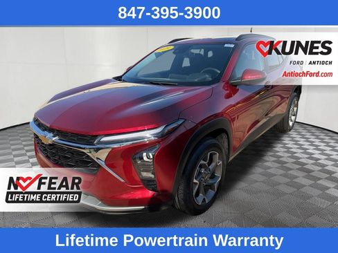 Used 2025 Chevrolet Trax LT FWD image 3