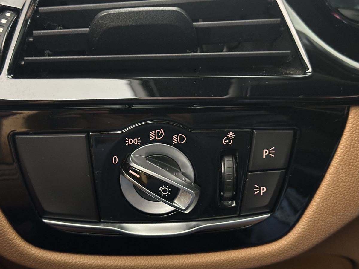 Used 2019 BMW 540i w/ Premium Package RWD image 43