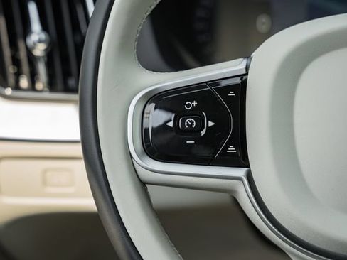 New 2026 Volvo XC60 B5 Ultra w/ Protection Package Premier AWD/4WD image 32