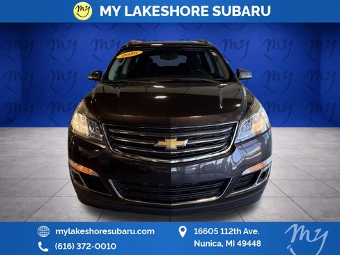 Used 2016 Chevrolet Traverse LT w/ Style and Technology Package FWD image 2