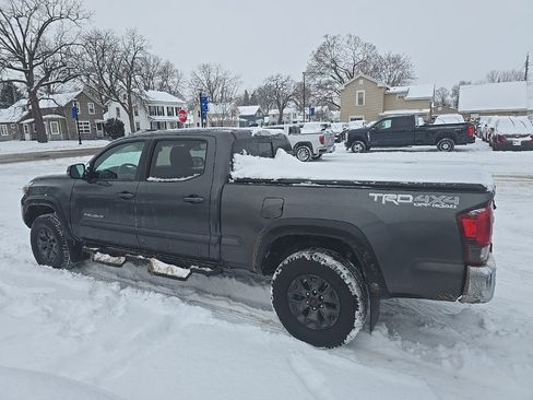 Used 2018 Toyota Tacoma TRD Off-Road image 8
