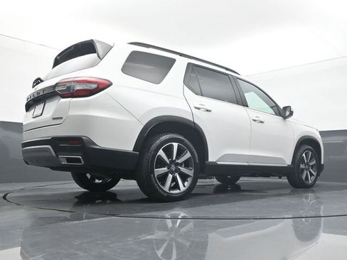 Used 2023 Honda Pilot Touring image 11
