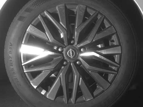 Used 2025 Nissan Altima 2.5 SV FWD image 13
