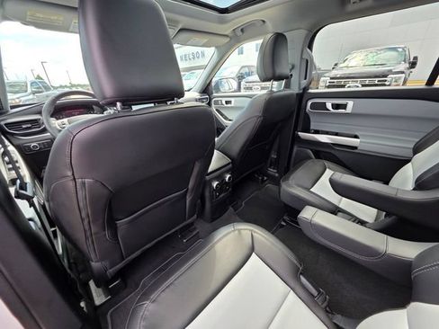 Certified 2022 Ford Explorer XLT w/ Equipment Group 202A AWD/4WD image 14