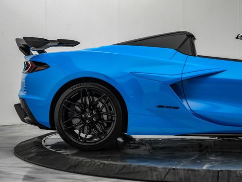 Used 2023 Chevrolet Corvette Z06 w/ Z07 Performance Package RWD image 27
