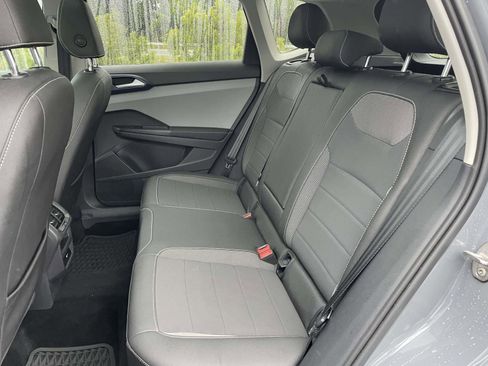 Certified 2024 Volkswagen Taos SE w/ Panoramic Sunroof Package FWD image 12