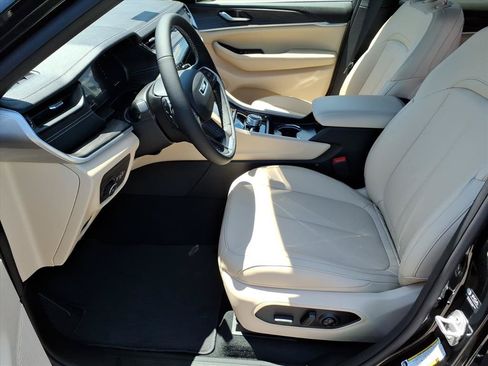 New 2026 Jeep Grand Cherokee Limited AWD/4WD image 12