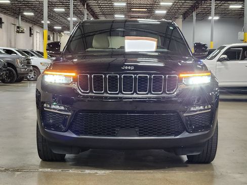 Used 2023 Jeep Grand Cherokee Limited AWD/4WD image 2