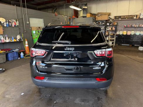 Used 2018 Jeep Compass Latitude w/ Popular Equipment Group AWD/4WD image 6