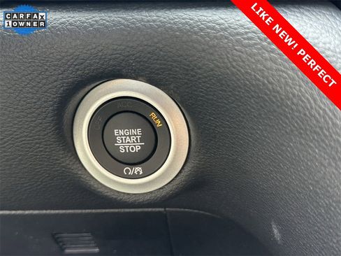 Used 2025 Chrysler Pacifica Select image 25