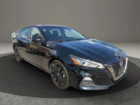 Used 2022 Nissan Altima 2.5 SR FWD image 3