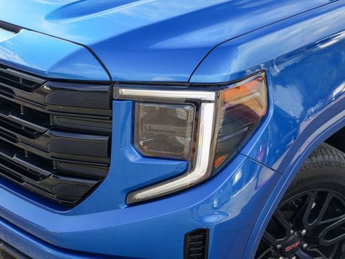 Used 2022 GMC Sierra 1500 Elevation RWD image 3