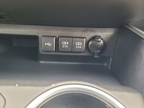 Used 2021 Toyota Highlander XLE image 25