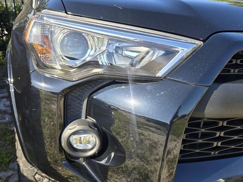 Used 2022 Toyota 4Runner SR5 RWD image 5