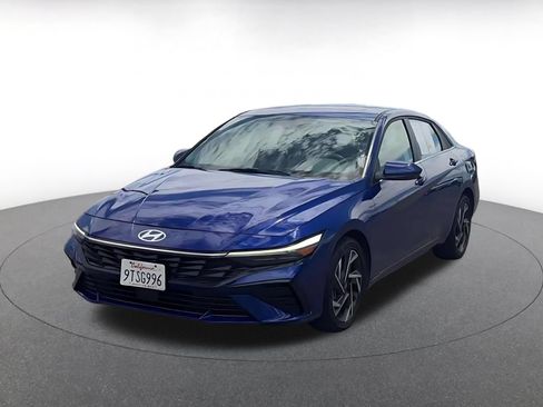 Used 2025 Hyundai Elantra SEL FWD image 5