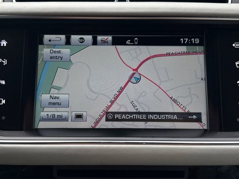 Used 2016 Land Rover Range Rover HSE image 13