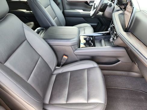 Used 2025 Chevrolet Tahoe LT AWD/4WD image 15