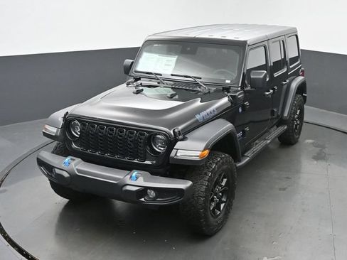 Used 2024 Jeep Wrangler Unlimited AWD/4WD image 36