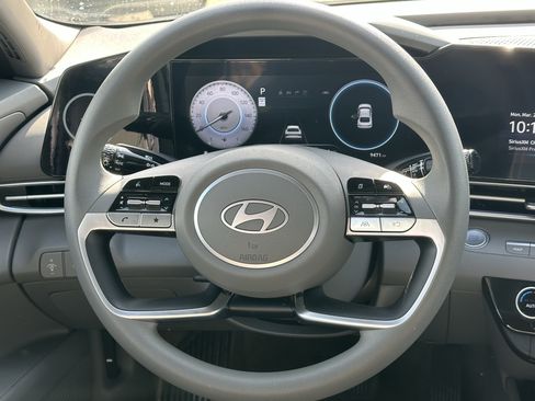 Used 2024 Hyundai Elantra SEL FWD image 22