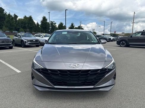Used 2023 Hyundai Elantra SEL w/ Convenience Package FWD image 10