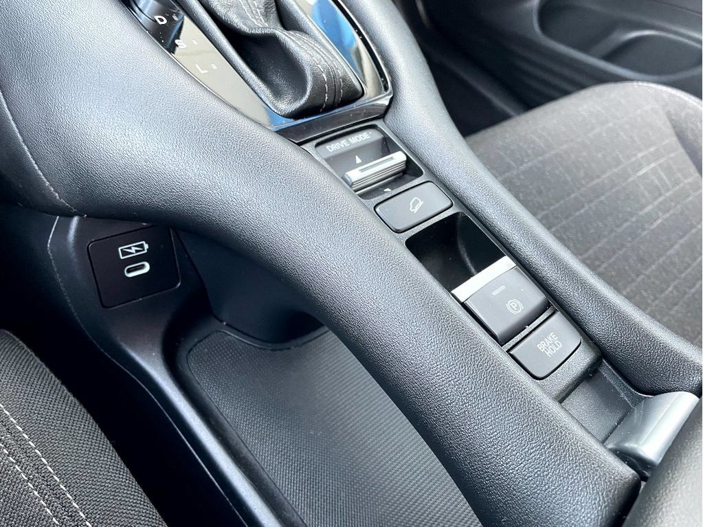 Used 2024 Honda HR-V LX image 20