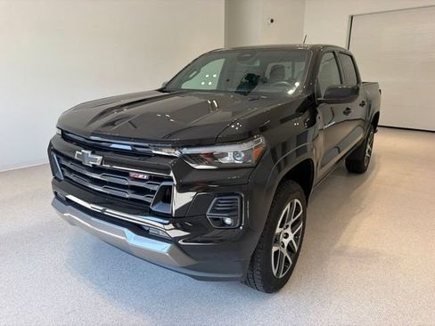 Used 2023 Chevrolet Colorado Z71 w/ Z71 Convenience Package 2 AWD/4WD image 3