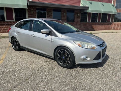 Used 2014 Ford Focus SE w/ Equipment Group 201A FWD image 1