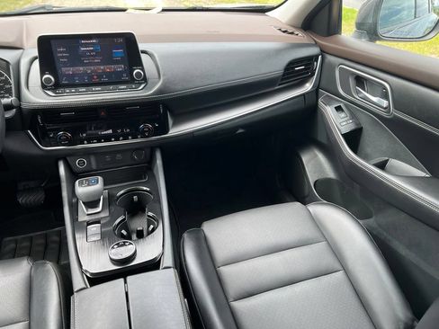 Certified 2023 Nissan Rogue SV w/ SV Premium B Package AWD/4WD image 12
