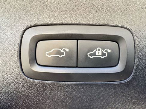 Used 2017 Volvo XC90 T6 Momentum w/ Vision Package image 34