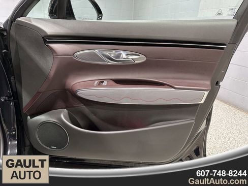 Used 2022 Genesis GV70 2.5T w/ Advanced Package image 19