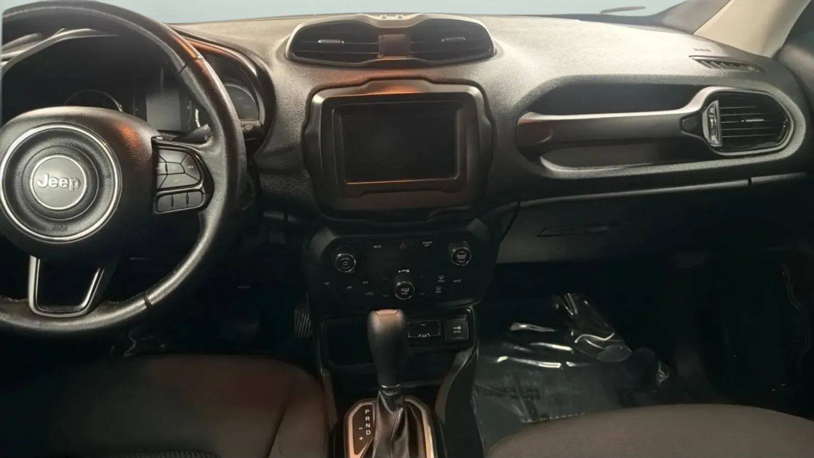 Used 2018 Jeep Renegade Altitude FWD image 17