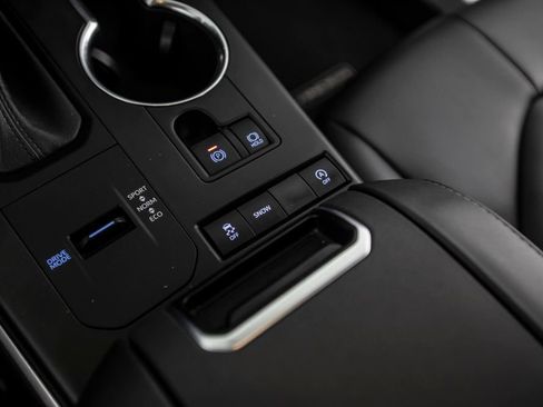 Used 2021 Toyota Highlander XLE FWD image 40
