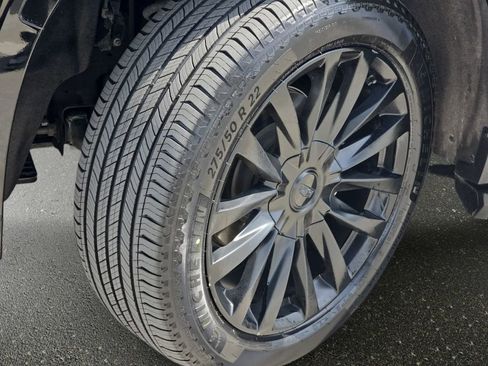 Used 2022 Cadillac Escalade Premium Luxury image 38