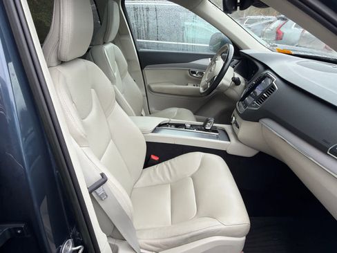 Certified 2023 Volvo XC90 B5 Core image 12