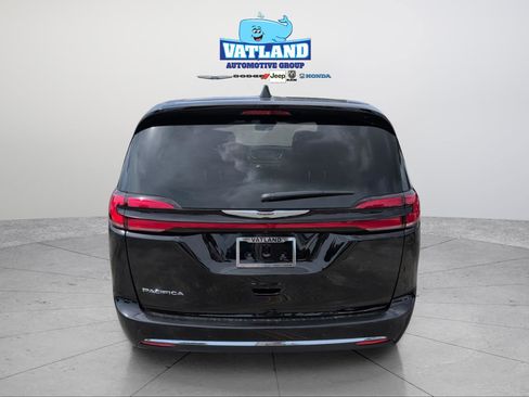 New 2026 Chrysler Pacifica Select image 7