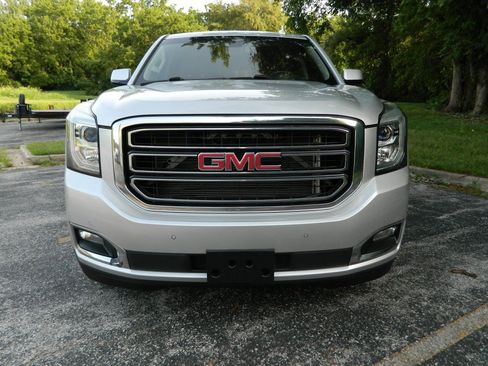 Used 2016 GMC Yukon XL SLT w/ Open Road Package AWD/4WD image 3