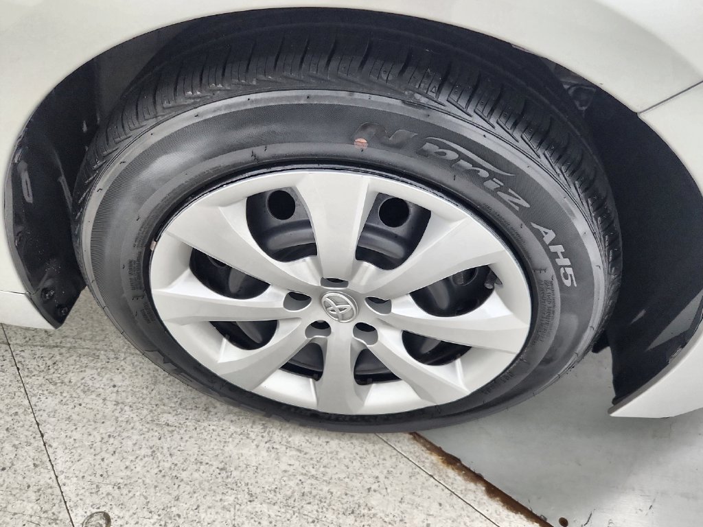 Used 2025 Toyota Corolla LE FWD image 35