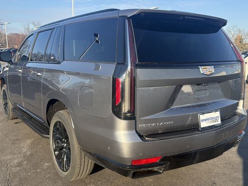 Used 2022 Cadillac Escalade ESV Sport w/ Touring Package image 8