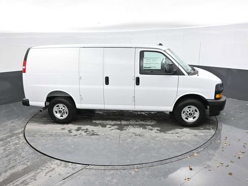 New 2025 GMC Savana 2500 w/ Driver Convenience Package RWD image 30