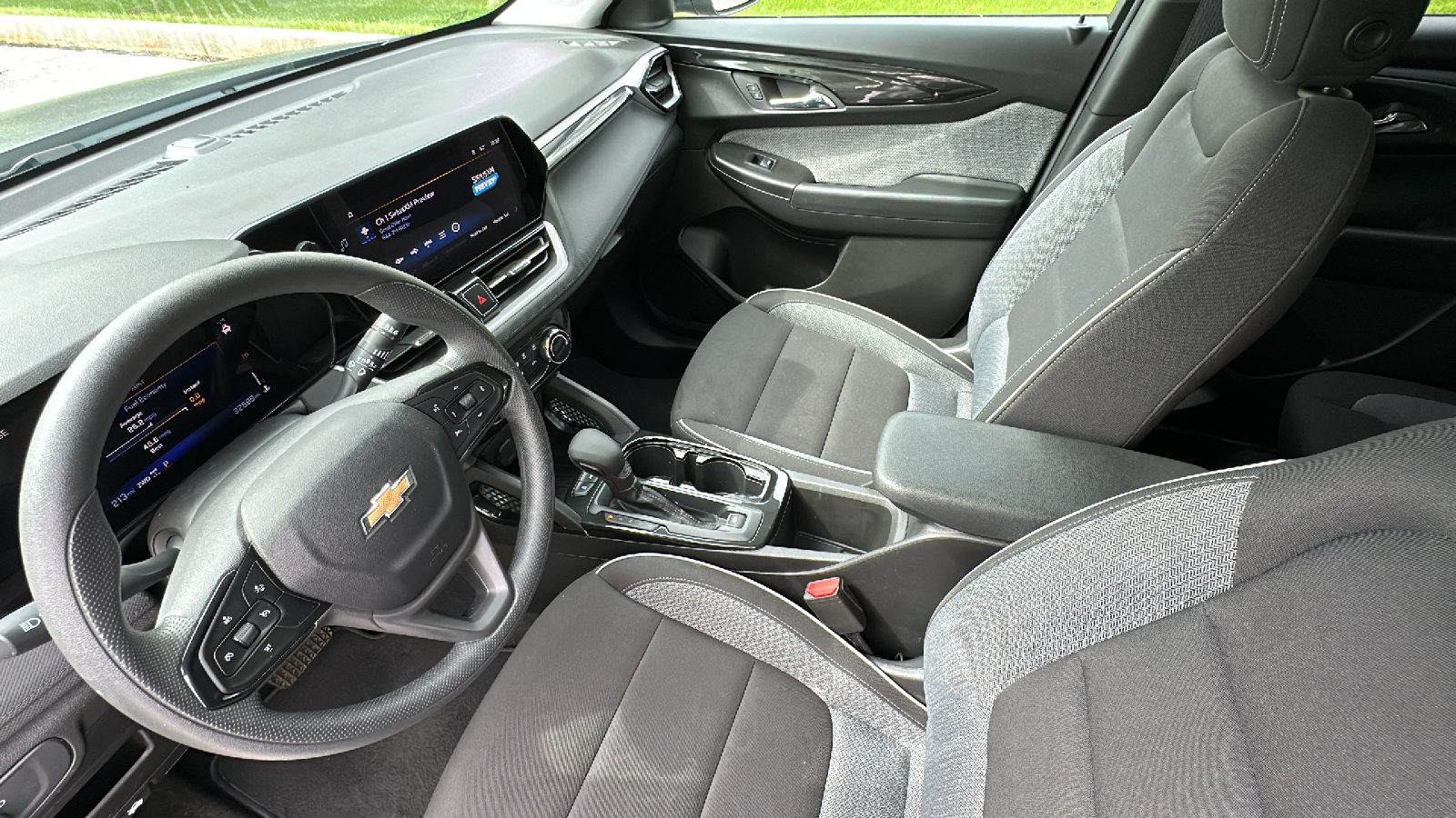 Used 2025 Chevrolet TrailBlazer LT AWD/4WD image 21