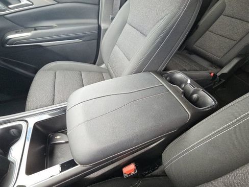 Used 2025 Chevrolet Traverse LT FWD image 28