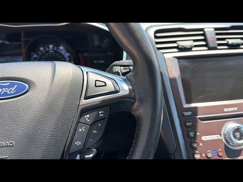Used 2020 Ford Fusion Titanium AWD/4WD image 15