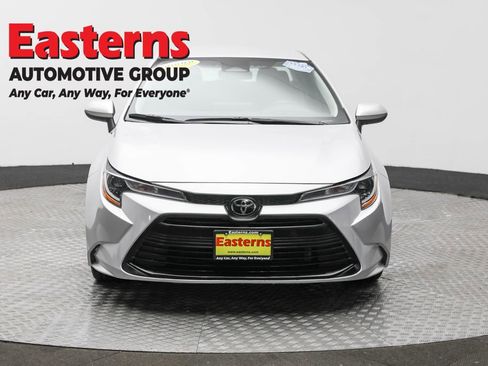 Used 2023 Toyota Corolla LE image 2