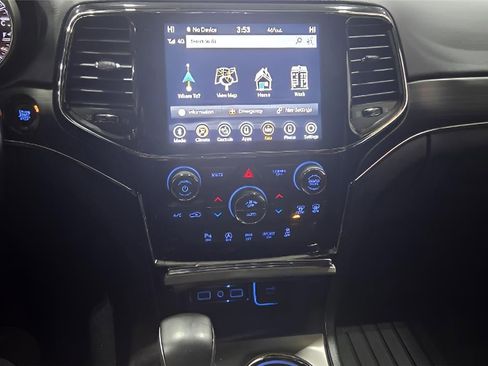 Used 2021 Jeep Grand Cherokee Limited image 12