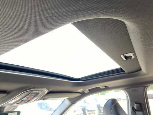 New 2025 Jeep Grand Cherokee Altitude image 8