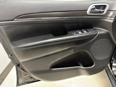 Used 2018 Jeep Grand Cherokee Limited w/ Luxury Group II image 14